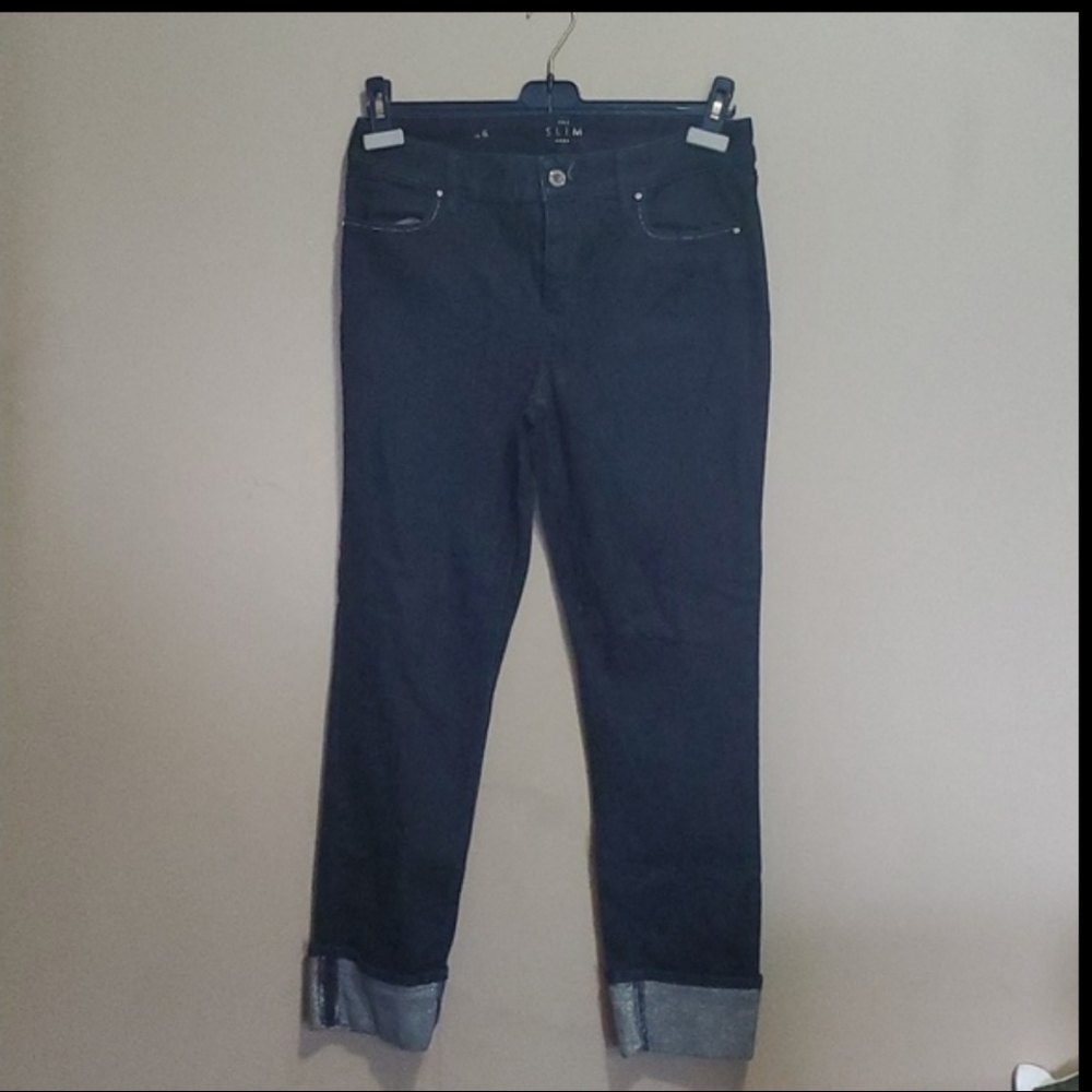 White house black market the slim ankl size 6